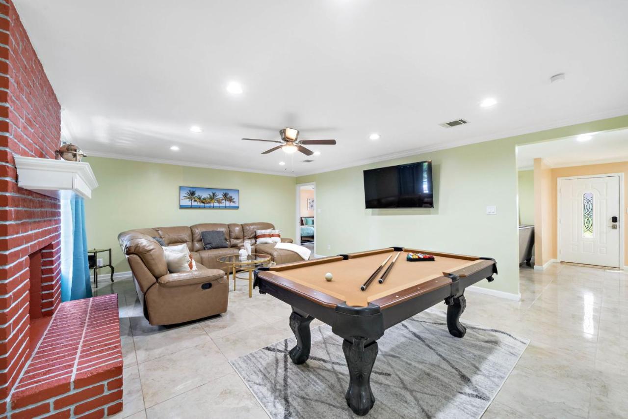 Villa Pool Oasis Games Wifi Bbq Yard Sleep 16 Houston Esterno foto