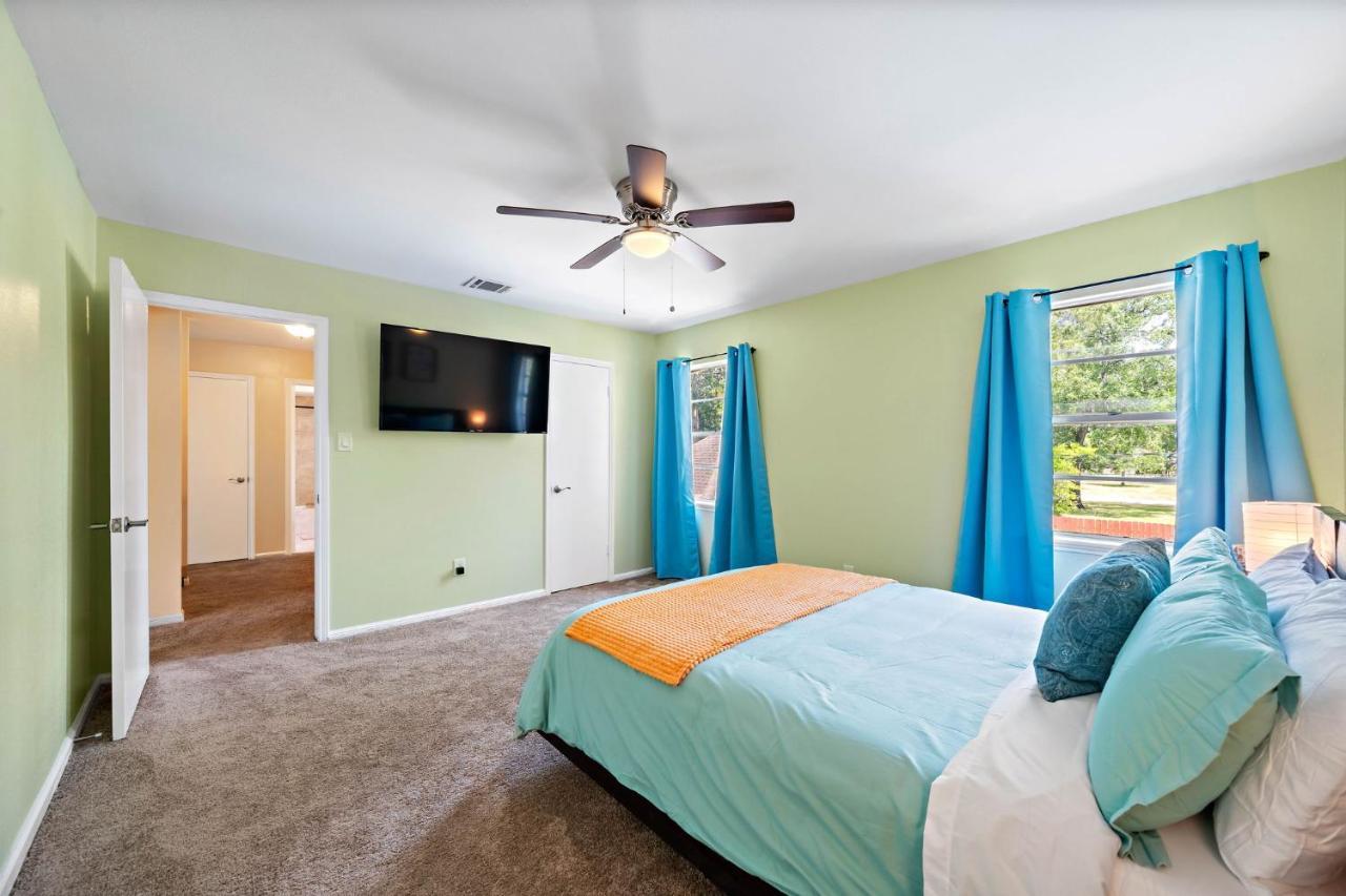 Villa Pool Oasis Games Wifi Bbq Yard Sleep 16 Houston Esterno foto