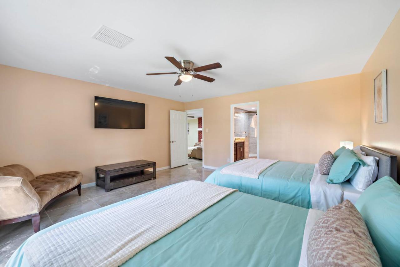 Villa Pool Oasis Games Wifi Bbq Yard Sleep 16 Houston Esterno foto